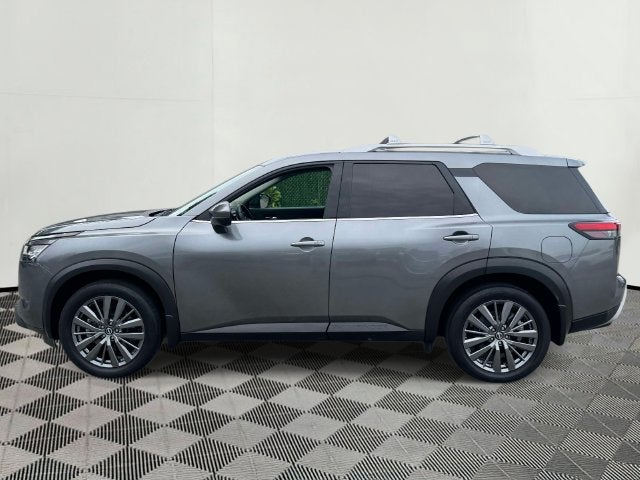 2022 Nissan Pathfinder SL