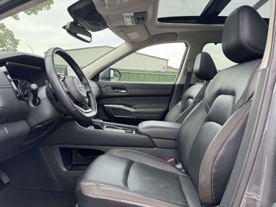 2022 Nissan Pathfinder SL