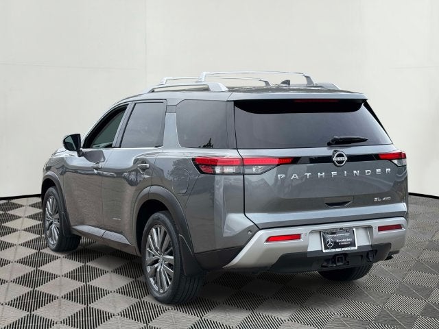 2022 Nissan Pathfinder SL