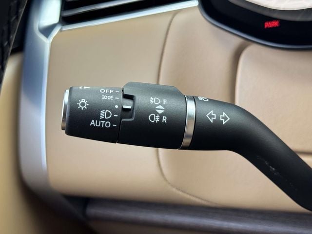 2025 Land Rover Range Rover SE LWB