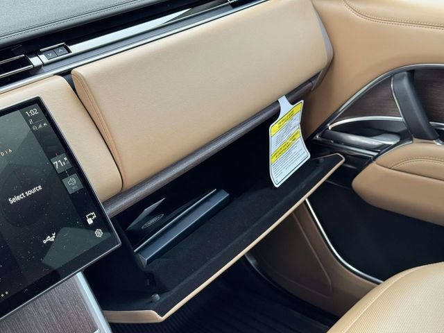 2025 Land Rover Range Rover SE LWB