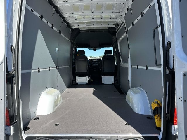 2027 Mercedes-Benz Sprinter 2500 Cargo 144 WB