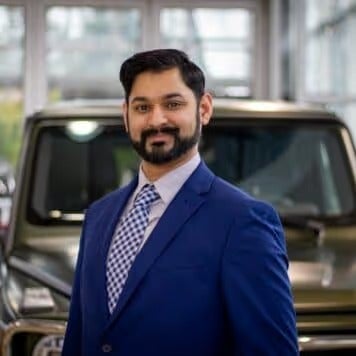 Vikram Bedi- Fluent in Urdu, Punjabi & Hindi