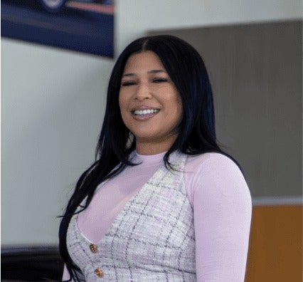 Carmen Reyes, asesora de ventas de Mercedes-Benz of Smithtown
