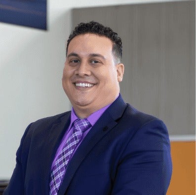 Kenny Montoya, asesor de ventas de Mercedes-Benz of Smithtown